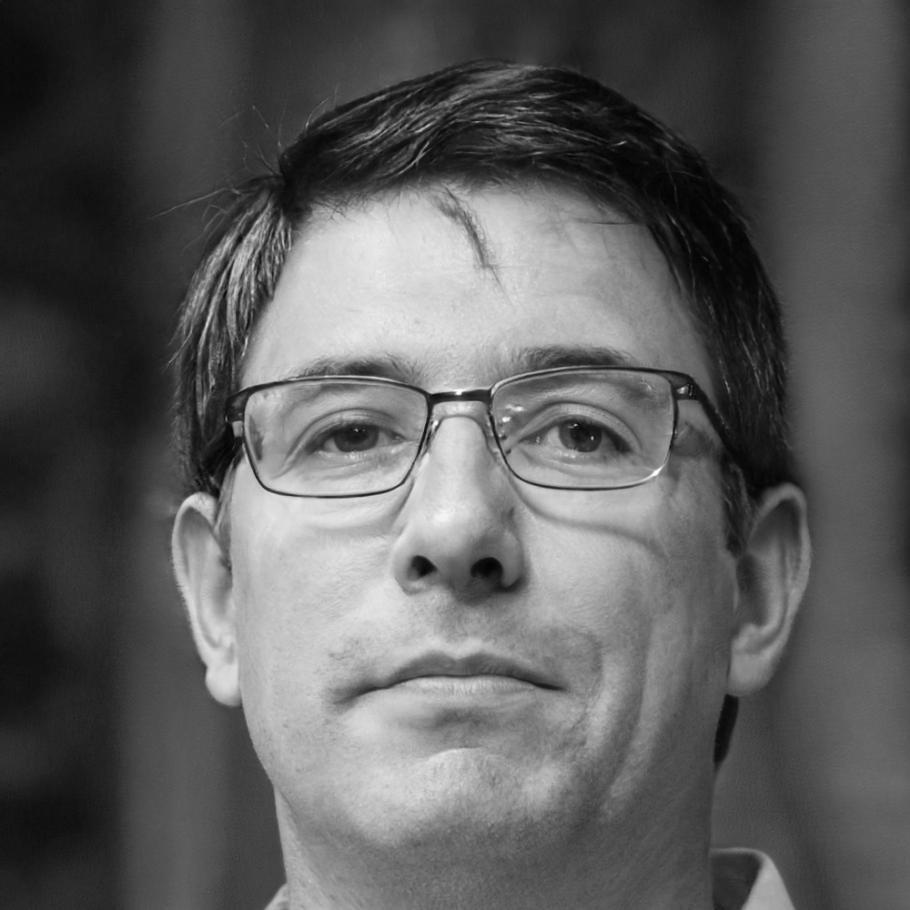 Portrait de Pierre Martin, Analyste Senior en Investissement